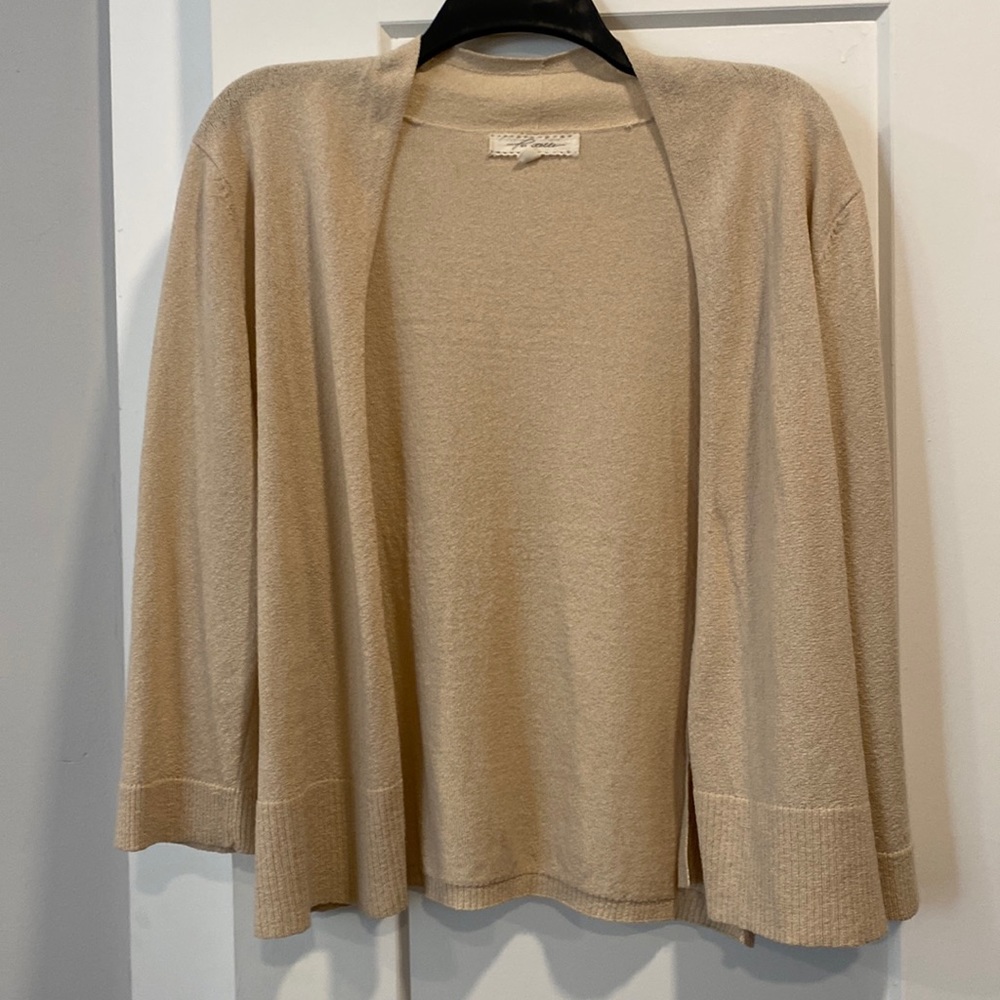 Quarter sleeve open cream cardigan